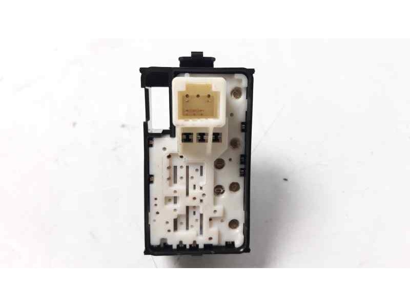 Recambio de mando elevalunas trasero derecho para toyota auris 1.2 16v turbo cat referencia OEM IAM   