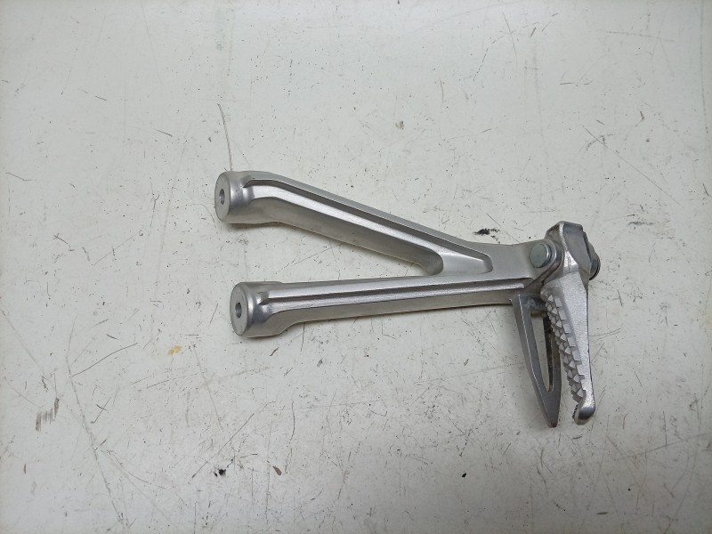 Recambio de estribera derecha para honda cb (501cc - ) cb 650 r (rh08, rh02) referencia OEM IAM  53230MKND50 