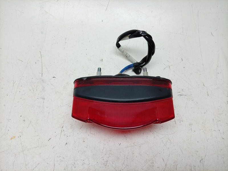 Recambio de piloto trasero central para honda cb (501cc - ) cb 650 r (rh08, rh02) referencia OEM IAM  33701MKND51 