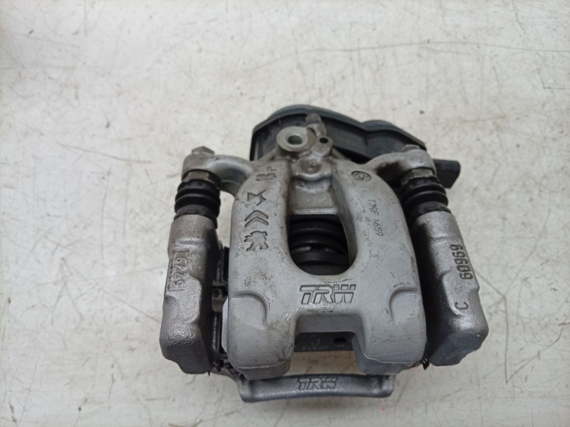 Recambio de pinza de freno trasera izquierda para ds ds 3 / ds 3 crossback (ur_, uc_, uj_) 1.5 bluehdi 100 referencia OEM IAM  0