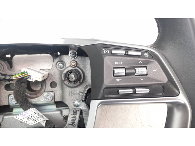 Recambio de volante para ssangyong rexton limited 4x4 referencia OEM IAM 4601136050  