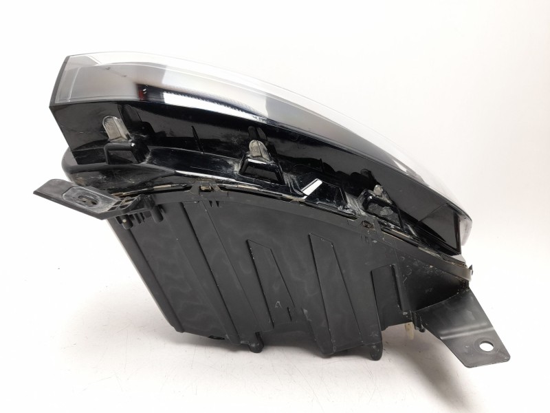 Recambio de faro izquierdo para dacia duster iii eco-g 100 essential referencia OEM IAM  260603515R 