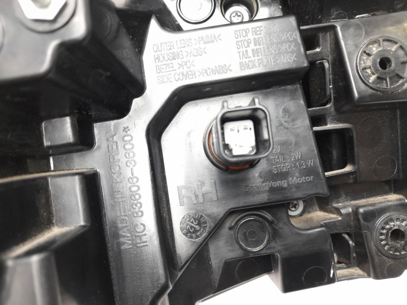 Recambio de piloto trasero derecho para kg mobility rexton referencia OEM IAM  8360636000 