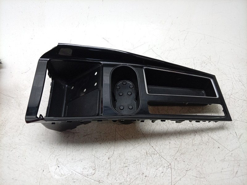 Recambio de consola central para skoda enyaq iv suv (5az) 80x 4x4 referencia OEM IAM  5LB863479 