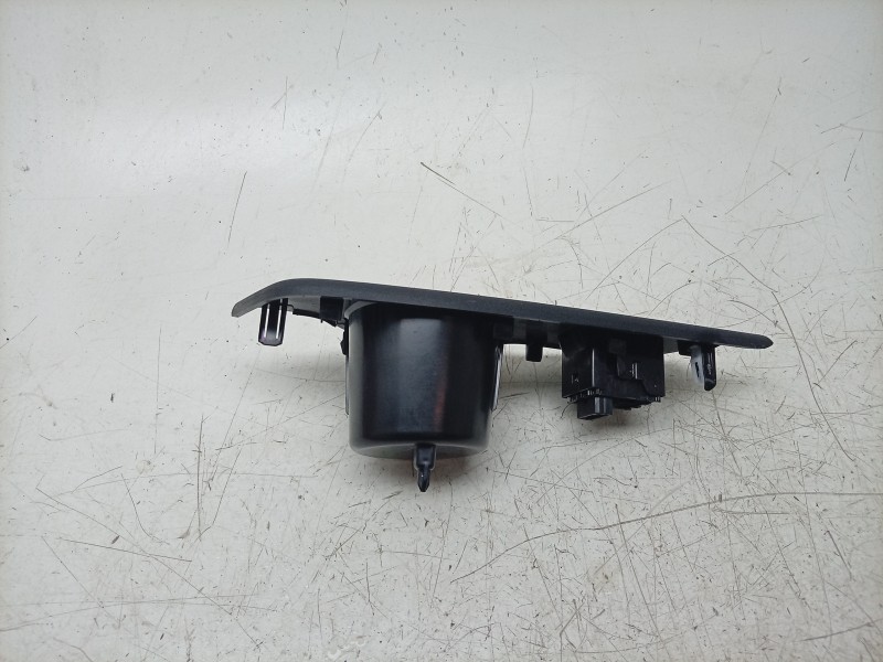 Recambio de mando elevalunas trasero derecho para toyota c-hr hybrid active referencia OEM IAM  193529 