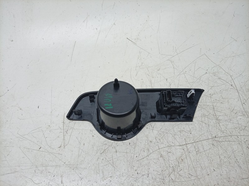 Recambio de mando elevalunas trasero derecho para toyota c-hr hybrid active referencia OEM IAM  193529 