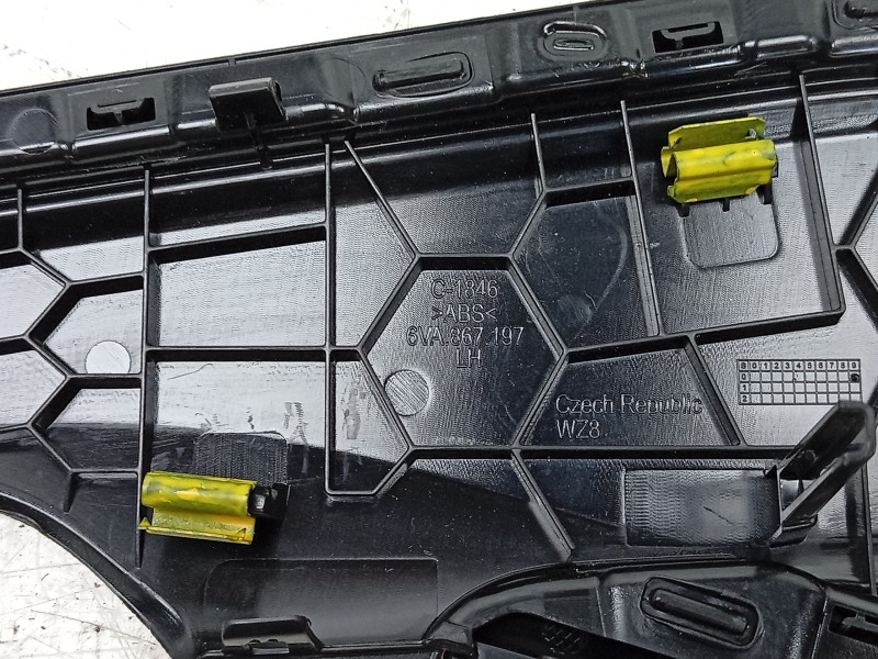 Recambio de moldura para skoda fabia iv (pj3) 1.0 mpi referencia OEM IAM  6VA867197 