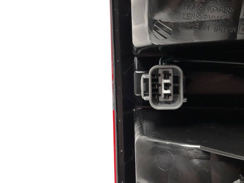 Recambio de piloto trasero izquierdo para toyota hilux (kun) referencia OEM IAM  815500K260 108909351/16908611/3750531/TY8224054