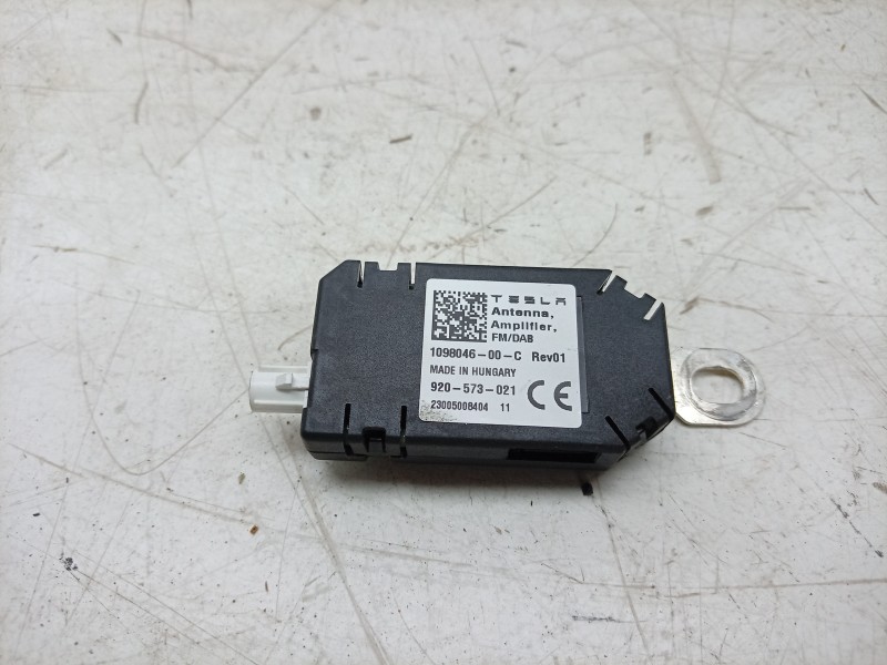 Recambio de amplificador de antena para tesla model 3 ev referencia OEM IAM  109804600C 