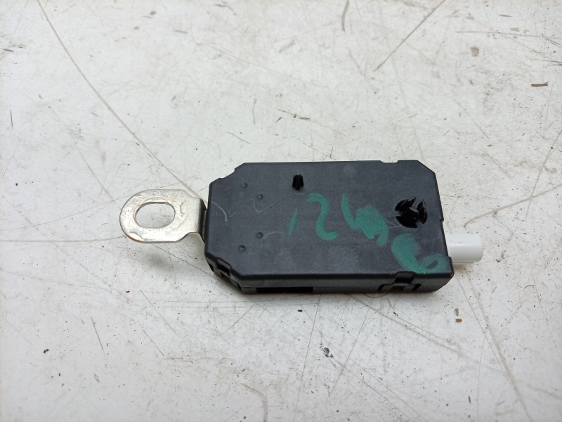 Recambio de amplificador de antena para tesla model 3 ev referencia OEM IAM  109804600C 