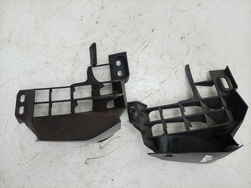 Recambio de moldura para ktm duke 125 duke referencia OEM IAM  93035034100 