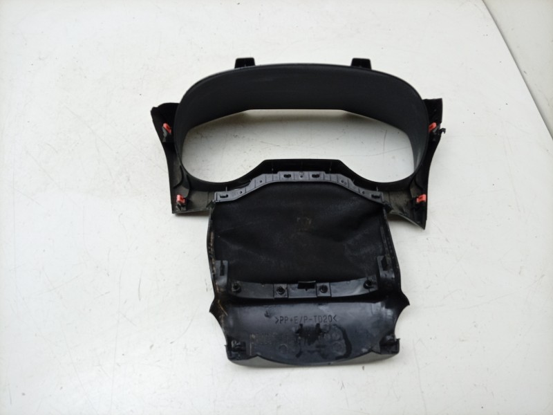 Recambio de moldura para toyota rav4 hybrid 4x2 advance referencia OEM IAM   