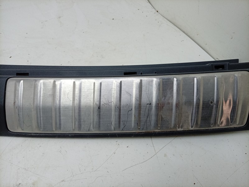 Recambio de moldura para kia ev9 100 gt-line awd referencia OEM IAM  85771-DO100 