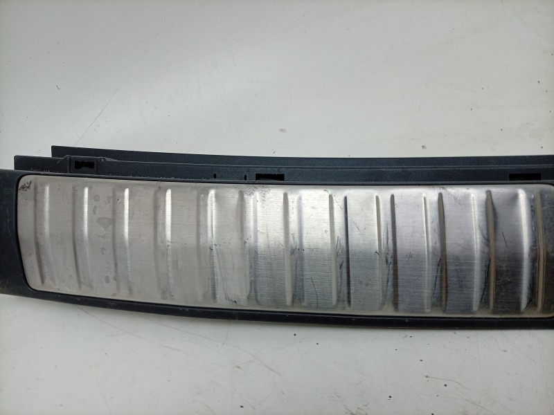 Recambio de moldura para kia ev9 100 gt-line awd referencia OEM IAM  85771-DO100 