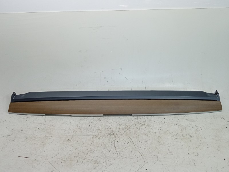 Recambio de moldura para tesla model 3 ev referencia OEM IAM  1619569 