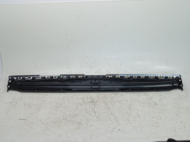 Recambio de moldura para tesla model 3 ev referencia OEM IAM  1619569 