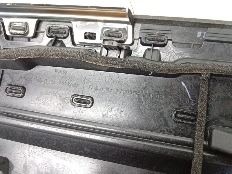 Recambio de moldura para tesla model 3 ev referencia OEM IAM  1619569 