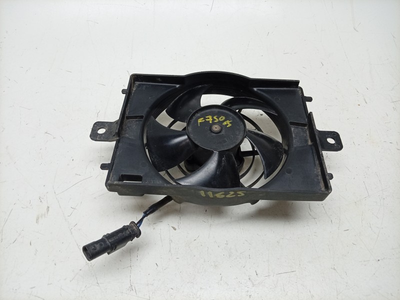 Recambio de electroventilador para bmw f 750 gs referencia OEM IAM  8523118 