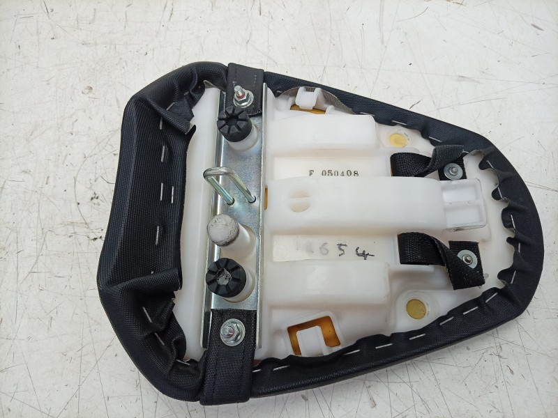 Recambio de asiento para suzuki gsx-s gsx-s 950 (wek2) referencia OEM IAM  4510048K00DW2 