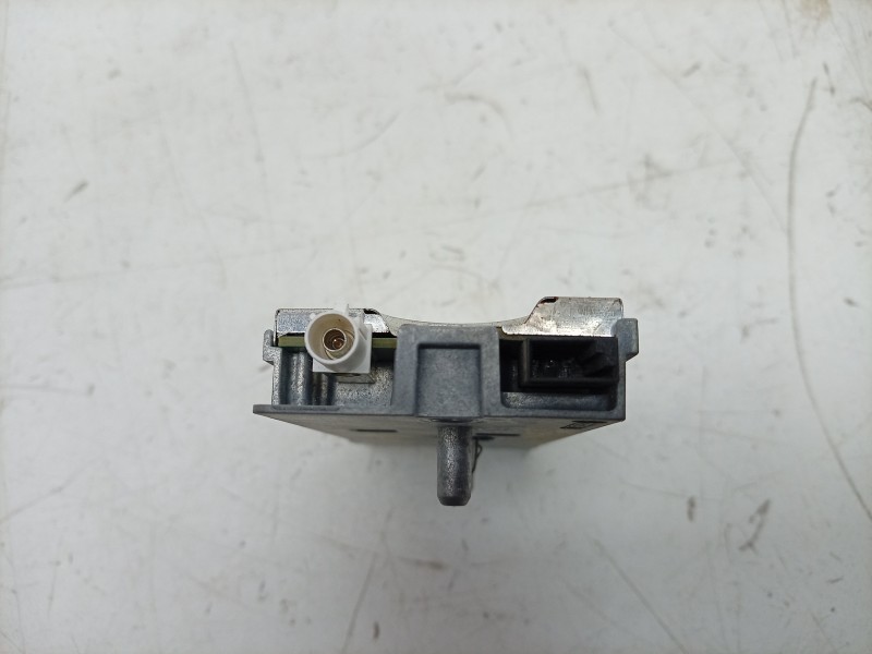 Recambio de amplificador de antena para tesla model 3 ev referencia OEM IAM  185281800E 