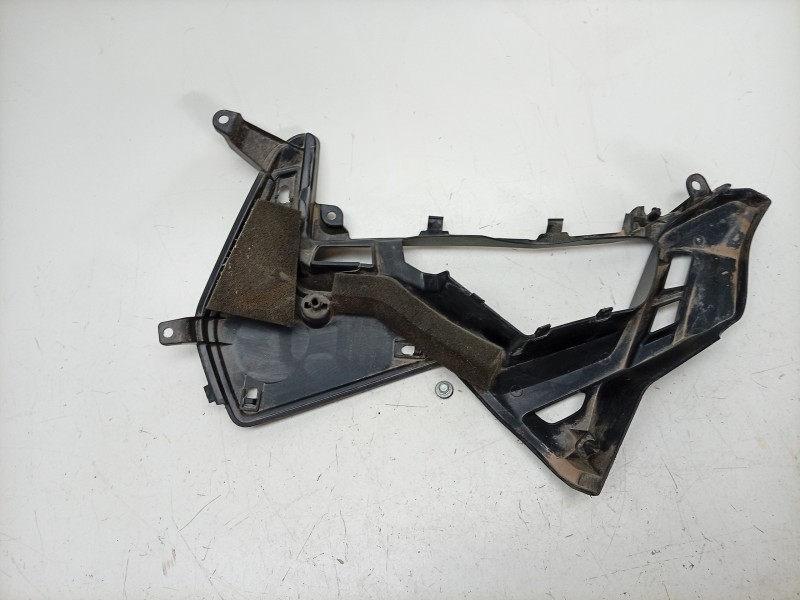 Recambio de moldura para honda africa twin referencia OEM IAM  64371MKKD200 