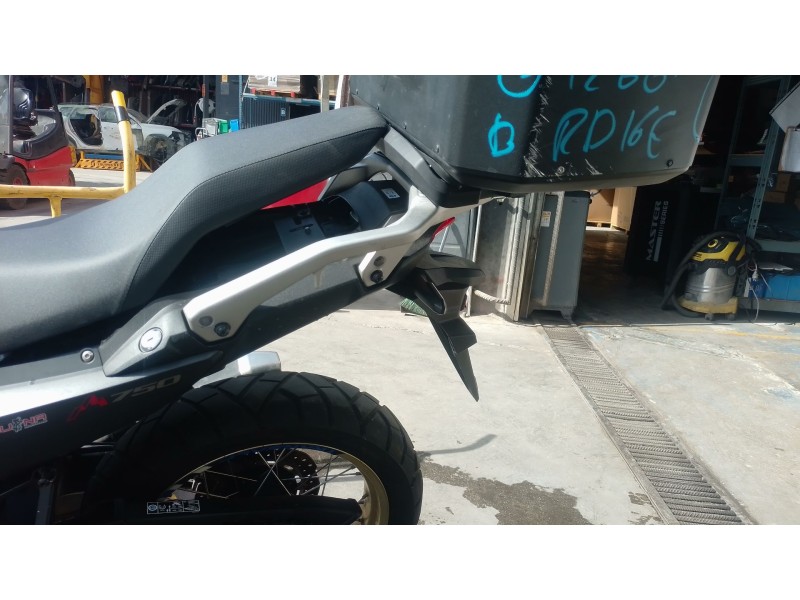 Recambio de portaequipajes para honda xl xl 750 transalp (rd16) referencia OEM IAM   