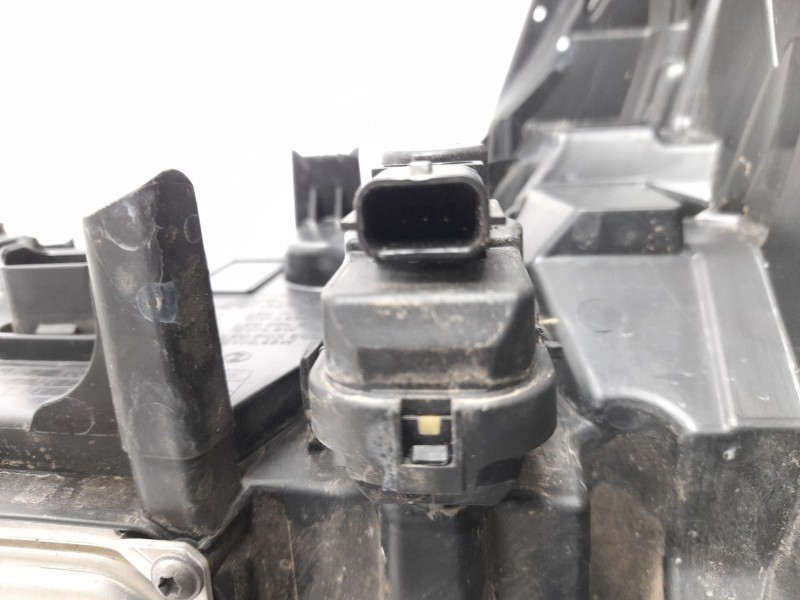 Recambio de faro derecho para renault clio v (b7_) 1.0 lpg (b7mt) referencia OEM IAM  260108676R 