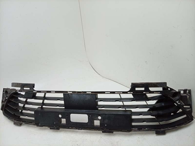 Recambio de rejilla paragolpes central para renault clio v (b7_) 1.0 lpg (b7mt) referencia OEM IAM  622546955R 