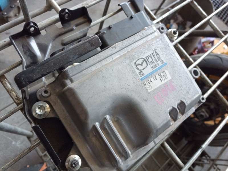 Recambio de centralita motor uce para mazda cx-5 evolution 2wd referencia OEM IAM  PYFA18881 
