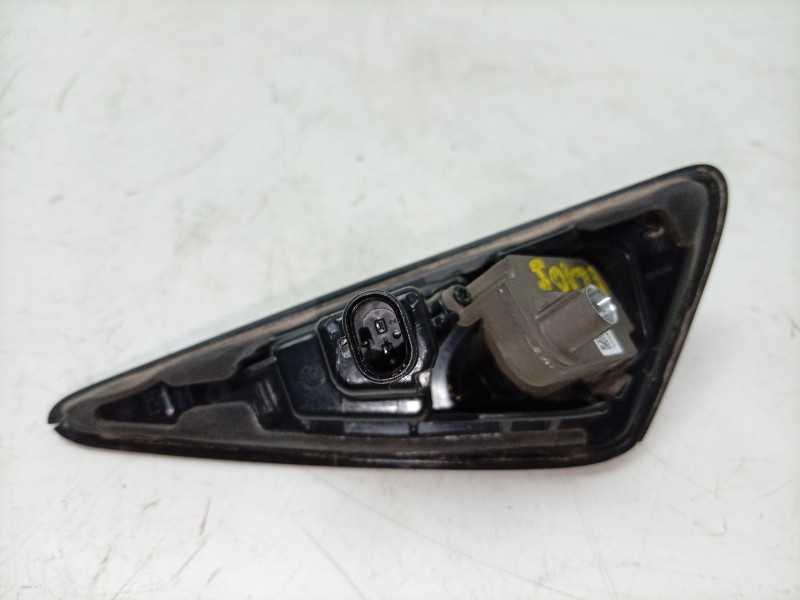 Recambio de piloto lateral izquierdo para tesla model 3 ev referencia OEM IAM  1873282 