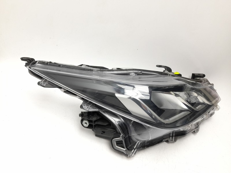 Recambio de faro derecho para toyota corolla sedán (_e21_) 1.8 vvti hybrid (zwe211, mzea12) referencia OEM IAM  8113002T31 10891