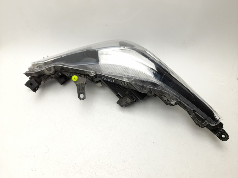 Recambio de faro derecho para toyota corolla sedán (_e21_) 1.8 vvti hybrid (zwe211, mzea12) referencia OEM IAM  8113002T31 10891