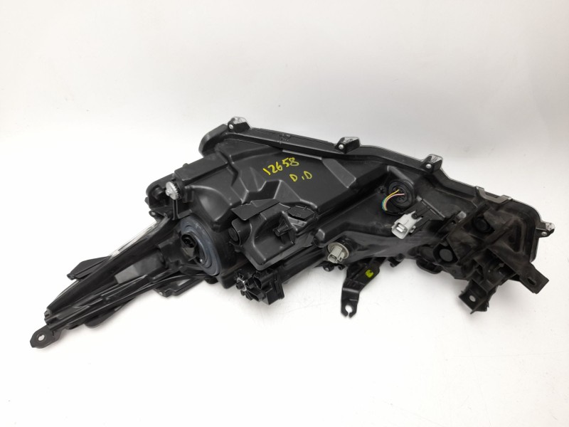 Recambio de faro derecho para toyota corolla sedán (_e21_) 1.8 vvti hybrid (zwe211, mzea12) referencia OEM IAM  8113002T31 10891