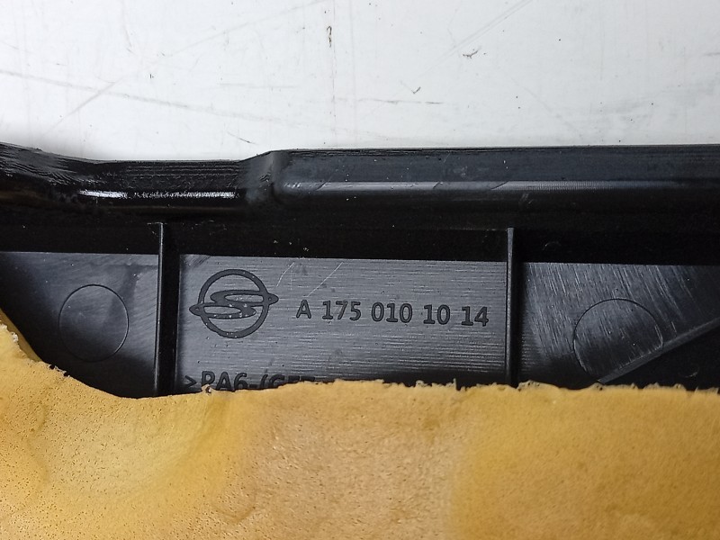 Recambio de tapa motor para kg mobility tivoli referencia OEM IAM  A1750101014 