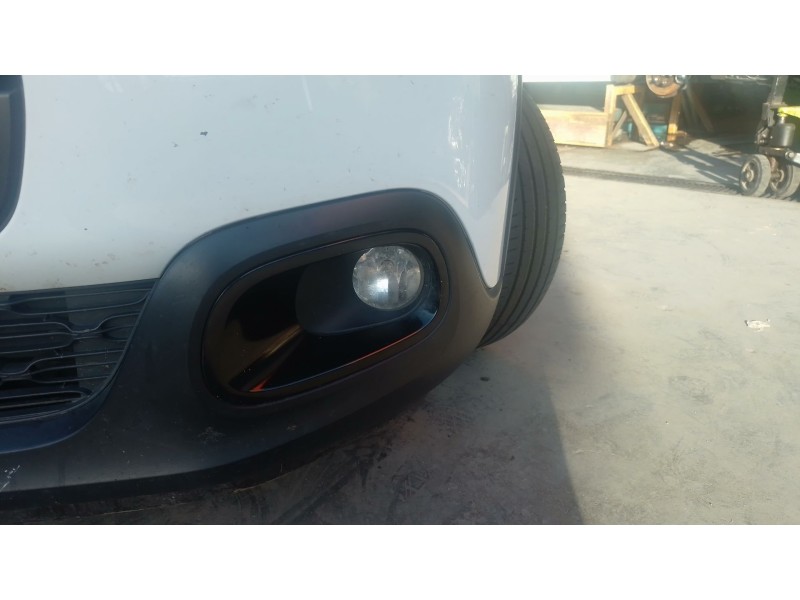 Recambio de faro antiniebla izquierdo para citroën c3 iii (sx) 1.5 bluehdi 100 (sxyhyp, sxyhtu) referencia OEM IAM   