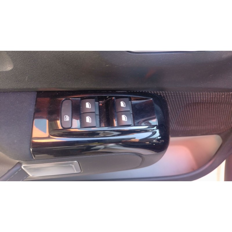 Recambio de mando elevalunas delantero izquierdo para citroën c3 iii (sx) 1.5 bluehdi 100 (sxyhyp, sxyhtu) referencia OEM IAM   