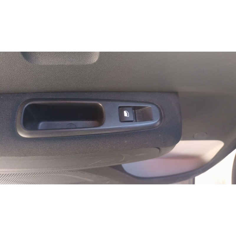 Recambio de mando elevalunas trasero izquierdo para citroën c3 iii (sx) 1.5 bluehdi 100 (sxyhyp, sxyhtu) referencia OEM IAM   
