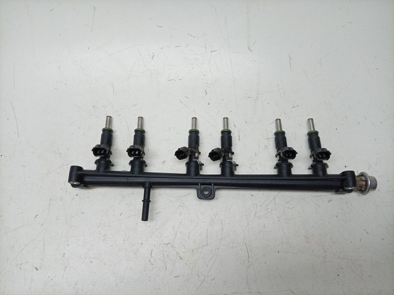 Recambio de rampa inyectora para triumph rocket 3 r referencia OEM IAM  T1242111 