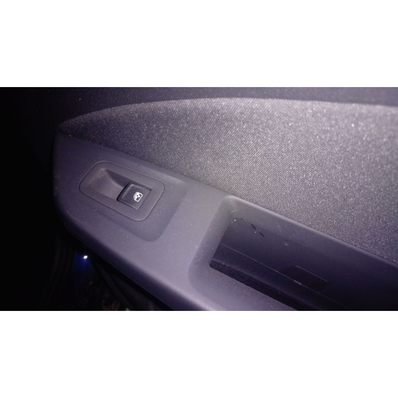 Recambio de mando elevalunas trasero derecho para volkswagen golf viii variant (cg5, db5) 1.0 tsi referencia OEM IAM   