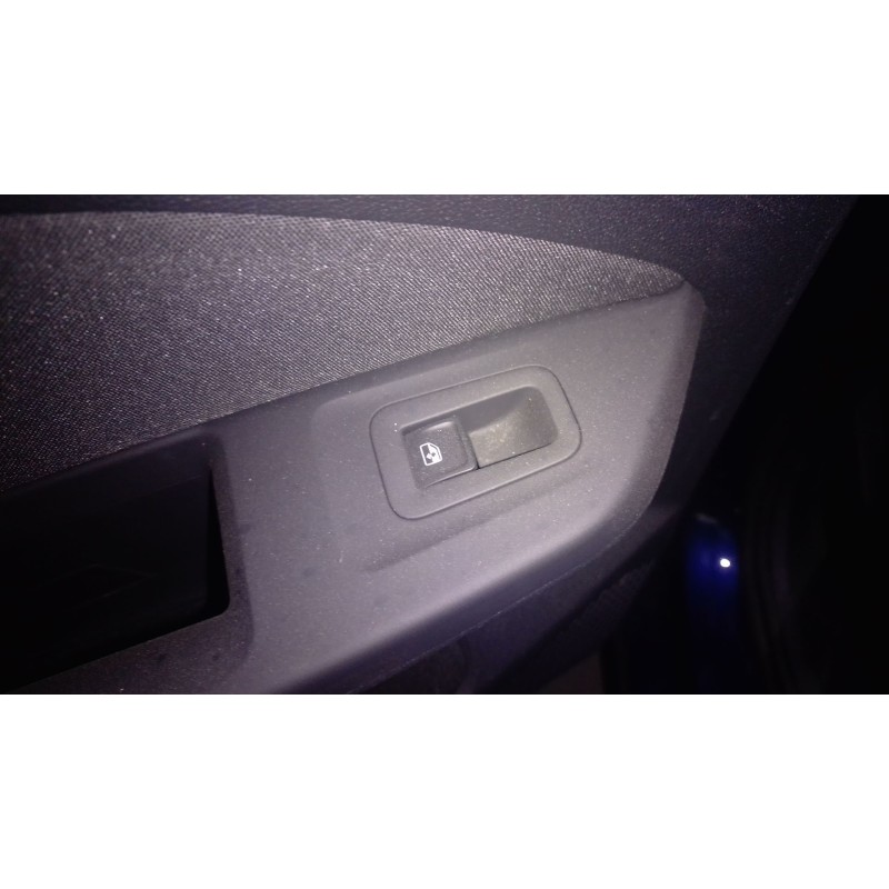 Recambio de mando elevalunas trasero izquierdo para volkswagen golf viii variant (cg5, db5) 1.0 tsi referencia OEM IAM   