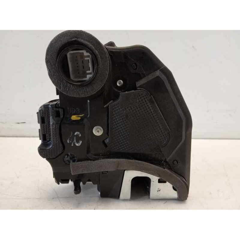 Recambio de cerradura puerta trasera derecha para toyota auris 1.2 16v turbo cat referencia OEM IAM   