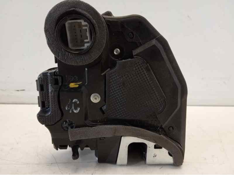 Recambio de cerradura puerta trasera derecha para toyota auris 1.2 16v turbo cat referencia OEM IAM   