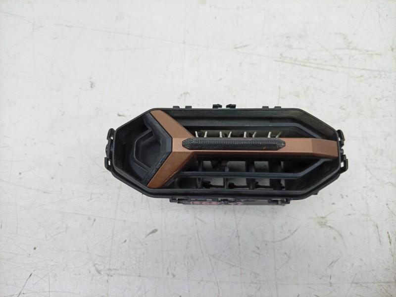 Recambio de rejilla aireadora para dacia duster iii eco-g 100 essential referencia OEM IAM  687606944R 
