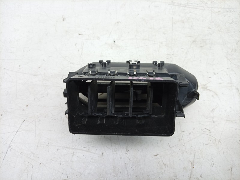 Recambio de rejilla aireadora para dacia duster iii eco-g 100 essential referencia OEM IAM  687606944R 