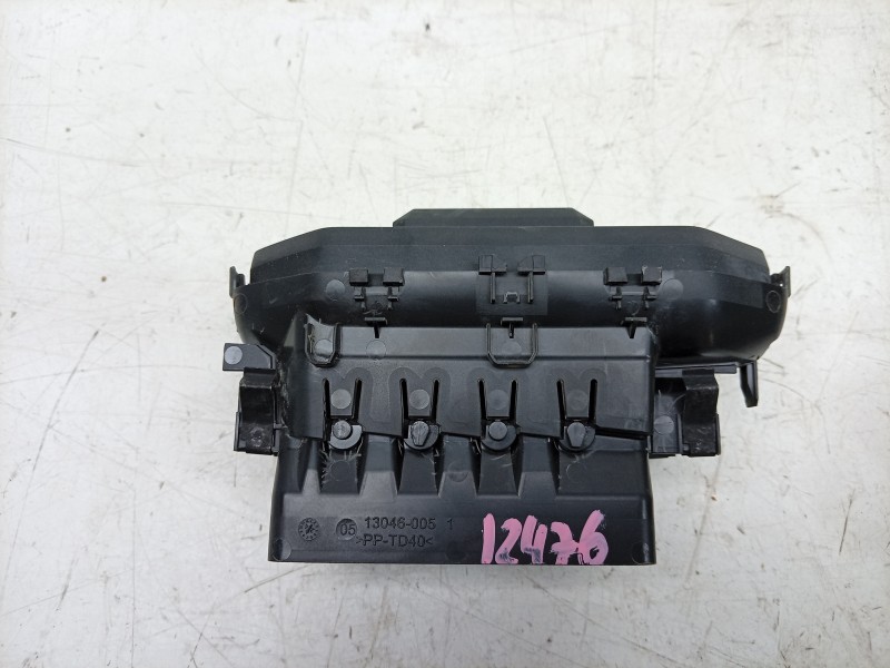 Recambio de rejilla aireadora para dacia duster iii eco-g 100 essential referencia OEM IAM  687606944R 
