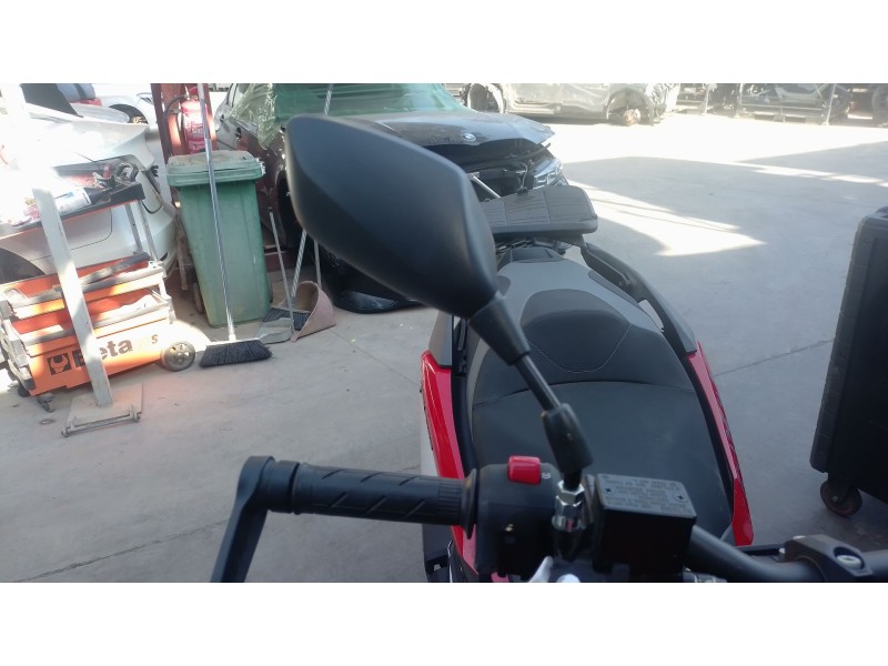 Recambio de retrovisor derecho para honda adv adv 350 referencia OEM IAM   