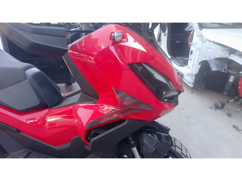 Recambio de molduras delanteras para honda adv adv 350 referencia OEM IAM   
