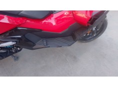 Recambio de estribera derecha para honda adv adv 350 referencia OEM IAM   