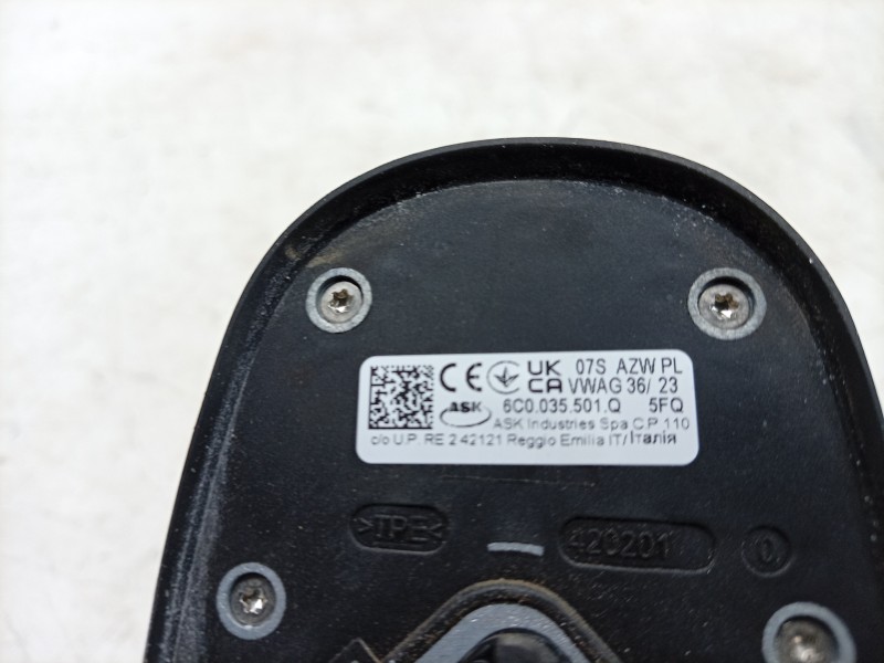 Recambio de base de antena para volkswagen polo vi (aw1, bz1, ae1) 1.0 tsi referencia OEM IAM  6C0035501Q 