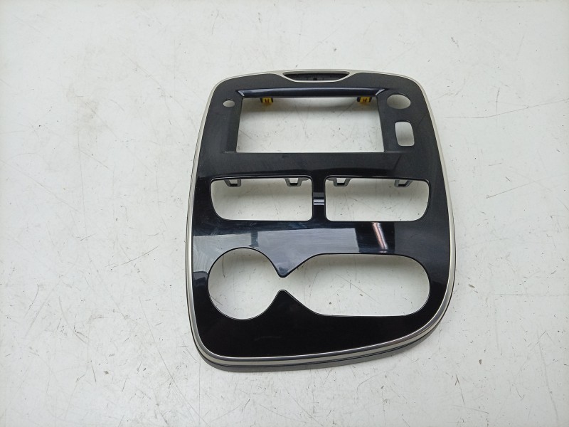 Recambio de moldura para renault clio iv (bh_) 0.9 tce 90 referencia OEM IAM  682609599R 